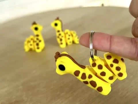 Flexi Baby Giraffe Keyring - Image 2